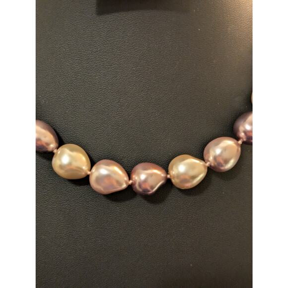 Lavender Cream Large Chunky Faux Pearl Magnetic Clasp Necklace & Bracelet Set - Picture 4 of 10